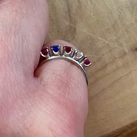 EUC 14k Gold ring diamond, sapphire, ruby & Garnet- 2.2 grams - Picture 5 of 12